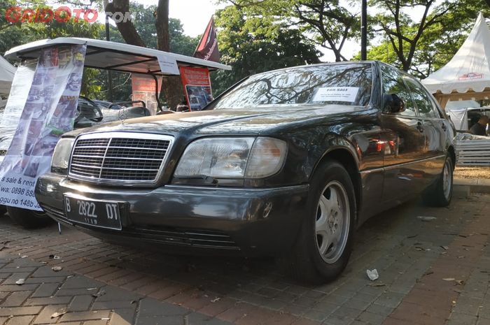 Mercedes-Benz W140 300SEL antipeluru milik Edi Purwanto yang dijual dengan harga setara LCGC di Otobursa Tumplek Blek 2019.