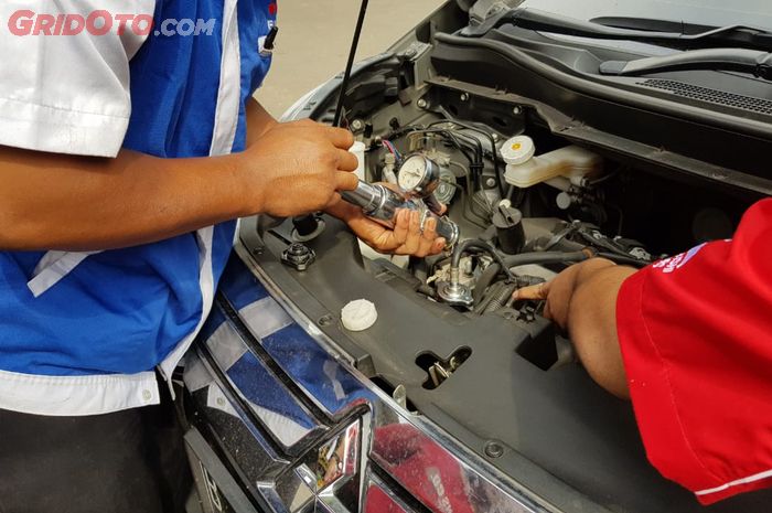 Pengecekan Tabung Reservoir Mitsubishi Xpander yang Bocor