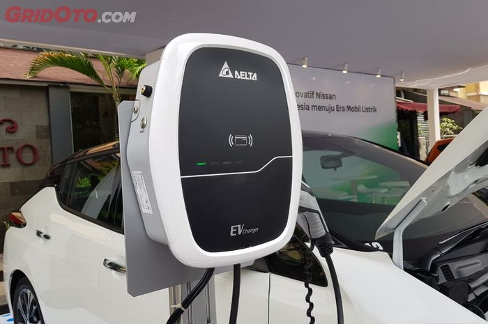 Alat Charger Mobil Listrik yang Disediakan PLN