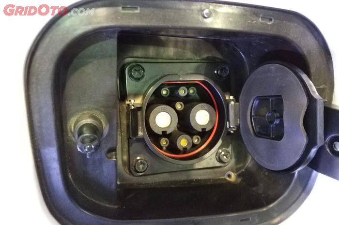 Ilustrasi konektor fast charging