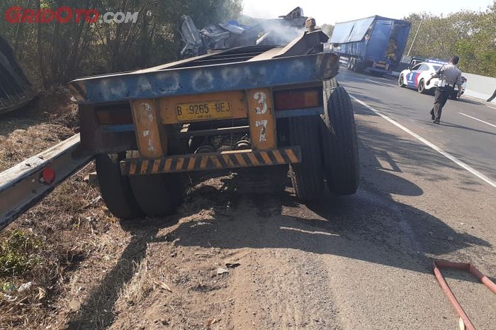 Truk Kontainer yang terlibat kecelakaan di KM 92 Tol Cipularang arah Jakarta.