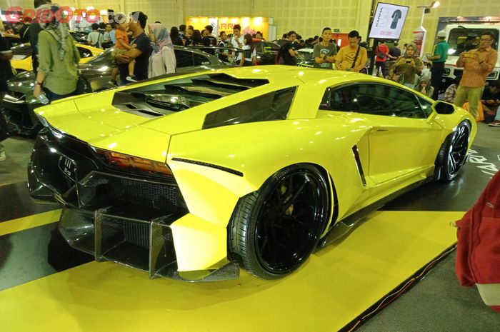 Lamborghini Aventador dengan body kit KARMA