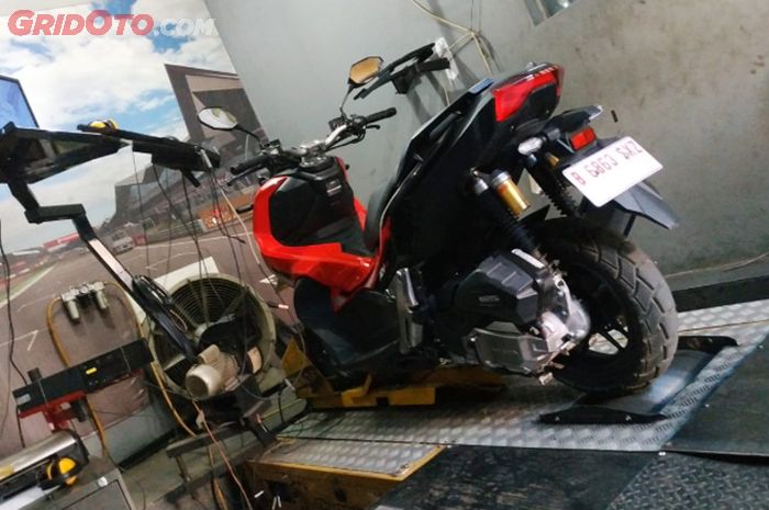 Honda ADV 150 kami test ulang performanya menggunakan dynamometer milik Sportisi Motorsport