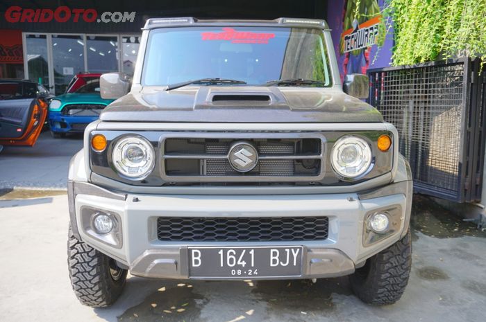 Modifikasi Suzuki Jimny full carbon eksterior pakai jok mewah