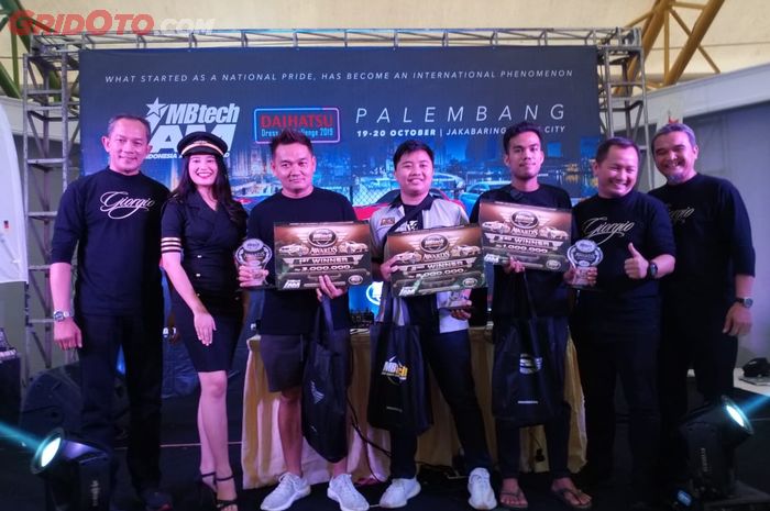 Para pemenang MBtech Award 2019 Palembang