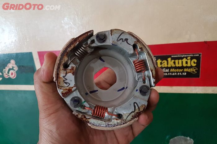 Kampas ganda Suzuki Nex dan per sentrifugal 