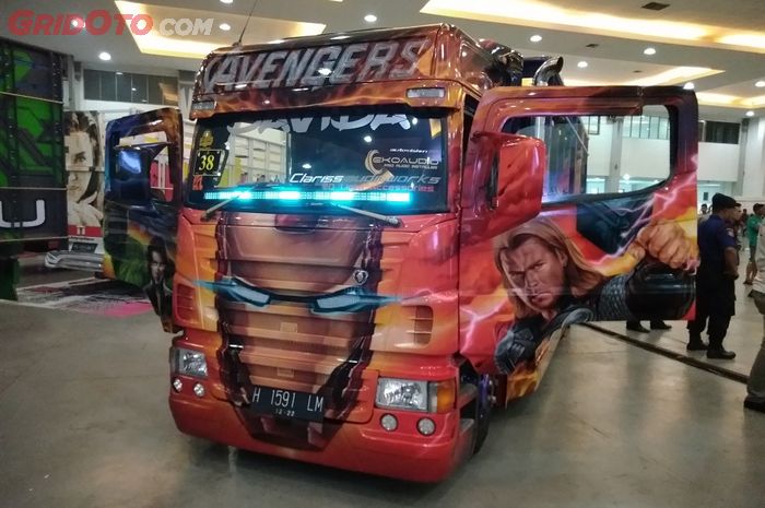 Modifikasi truk dengan tema Iron Man