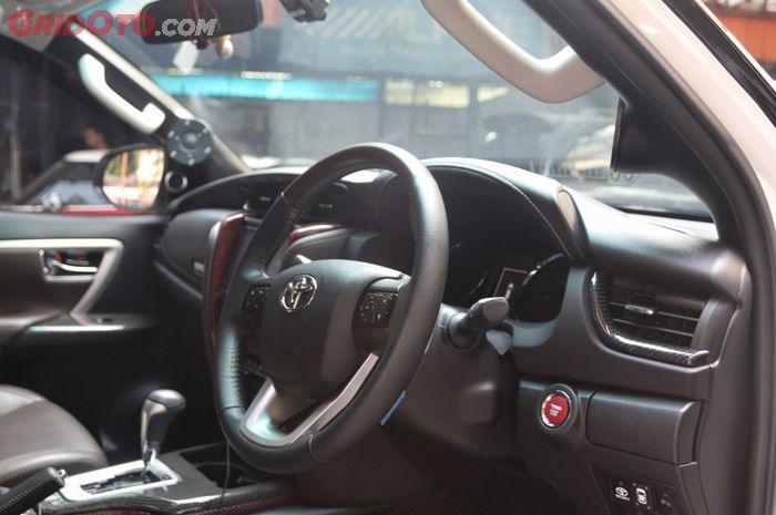 Ilustrasi Upgrade Audio Mobil Toyota Fortuner