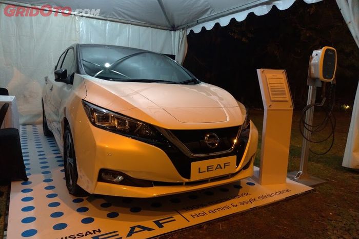 Mobil listrik Nissan Leaf yang dipamerkan di Southeast Asia Automotive Technology Summit 2019.