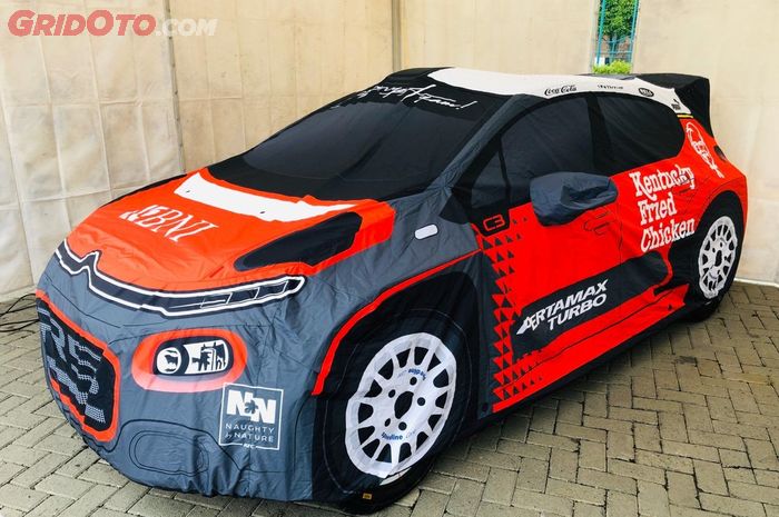 Mobil Citroen C3 R5 milik tim Jagonya Ayam sebelum melakukan survei Danau Toba Raly 2019