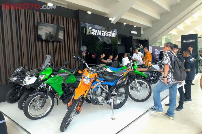 Kawasaki tebar diskon untuk berbagai model motor yang mereka tampilkan di IIMS Moto Bike Expo 2019.