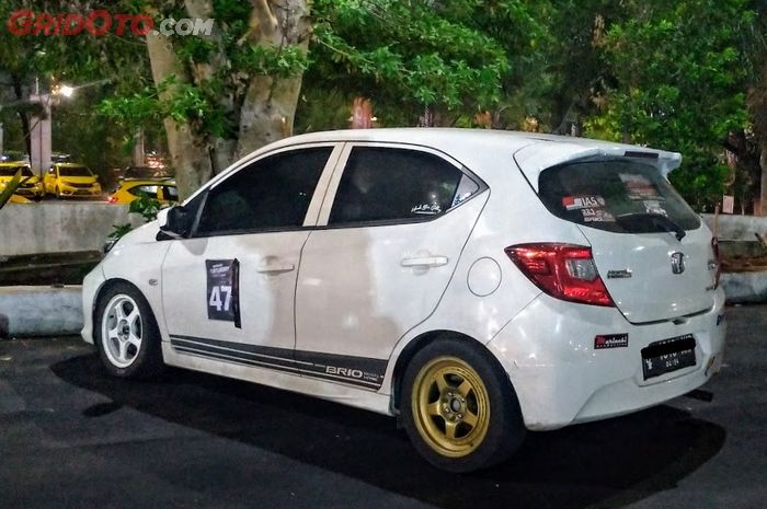 Pelek yang belang depan belakang di mobil balap slalom ini ternyata punya fungsi penting sob.