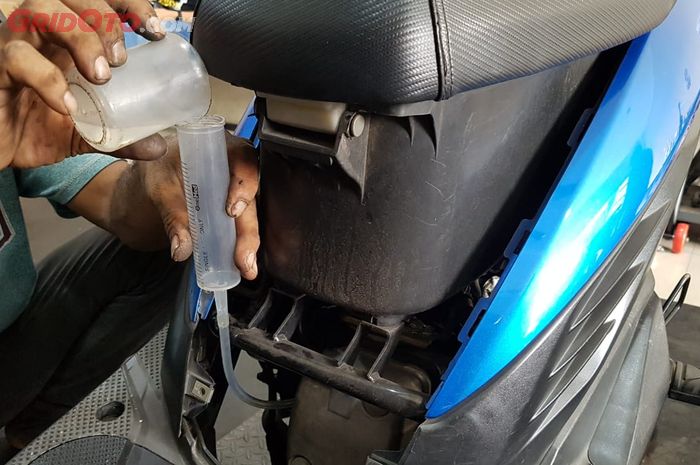 Servis carbon cleaner untuk membersihkan kerak di ruang bakar