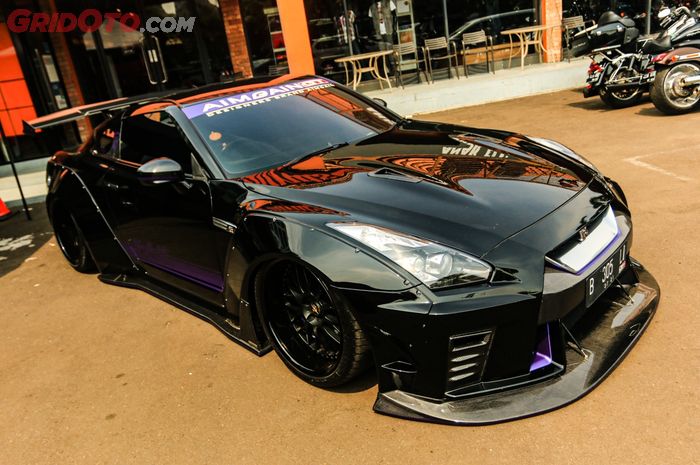 Modifikasi Nissan GT-R R35 full body kit Aimgain