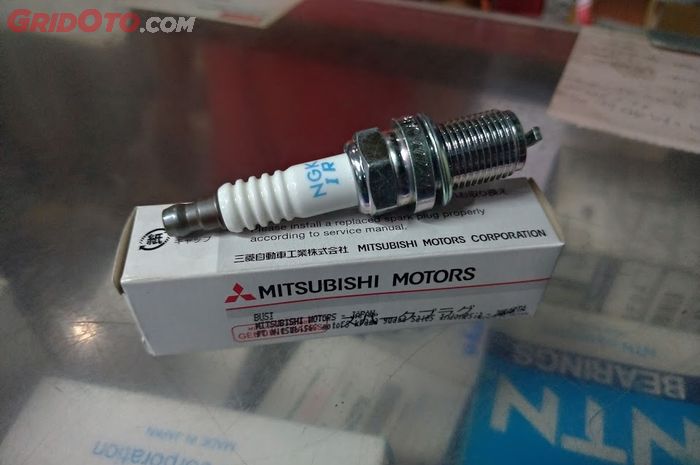 Busi Mitsubishi Xpander orisinal yang dijual di Pelita Motor Mitsubishi.