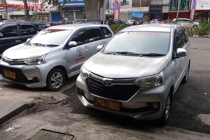 Mobil kursus mengemudi