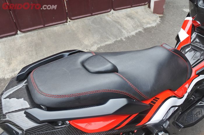 Jok custom dibuat mirip Honda X-ADV