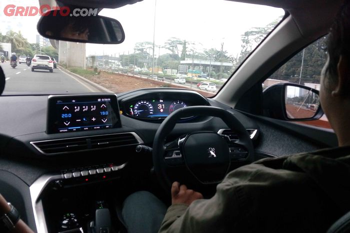 Ilustrasi berkendara 