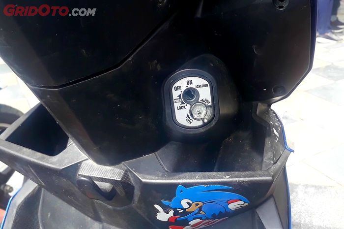 Kondisi kunci kontak Honda BeAT yang dibobol menggunakan kunci letter T