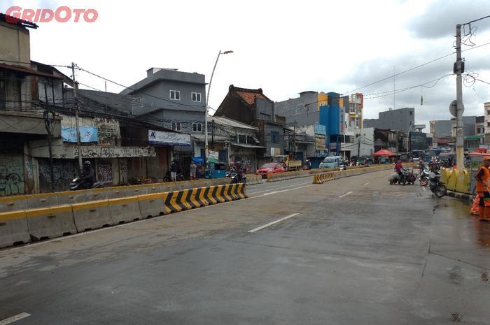 Banjir sudah surut di Jalan Jatinegara Barat, lalu lintas berangsur normal.