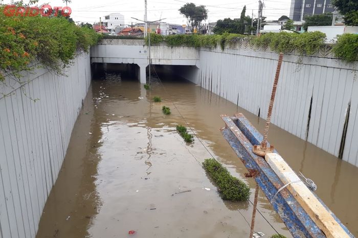 Underpass Senen ditutup karena banjir