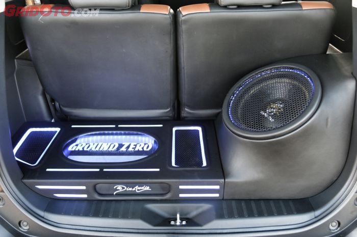 Subwoofer dan audio kosmetik sederhana