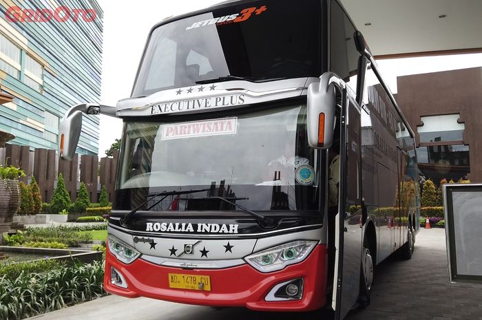 Bus Rosalia Indah dengan Sasis Volvo B11R