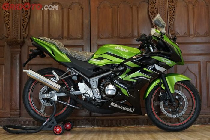 Rubrik seken keren minggu ini akan membahas Kawasaki Ninja 150 RR, motor sport fairing 2-tak yang harganya mulai Rp 16 jutaan.