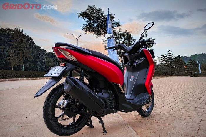 Ilustrasi motor matic Yamaha Lexi