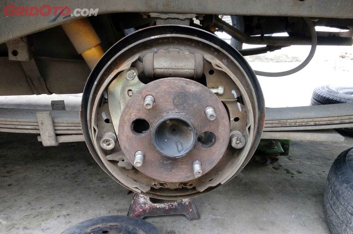 Drum brake belakang Toyota Kijang