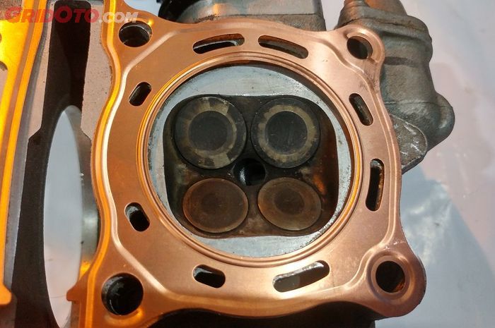 ilustrasi paking head silinder di motor bekas