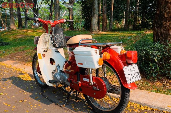Sidebox di Honda C70 milik radith. Mempermanis dan fungsional.