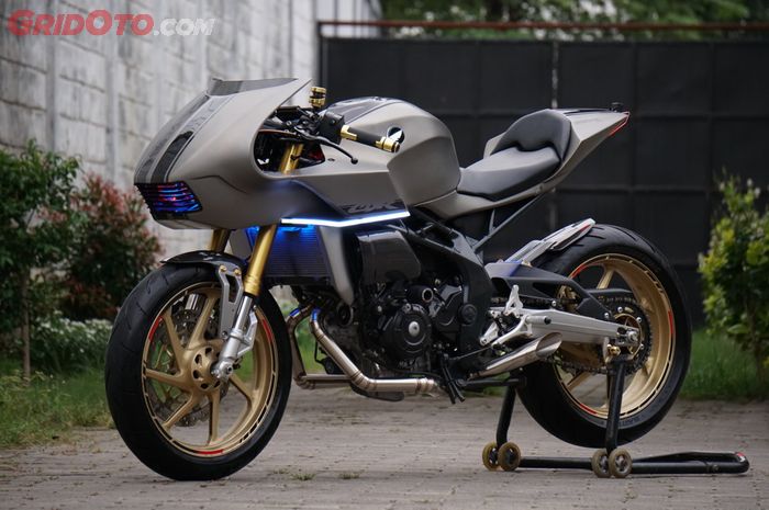 Honda CBR250RR dirombak menjadi neo caferacer. Futuristik!