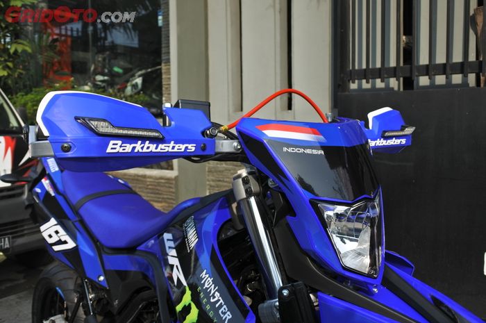 Pasang handguard Barkbusters di Yamaha WR155 R.
