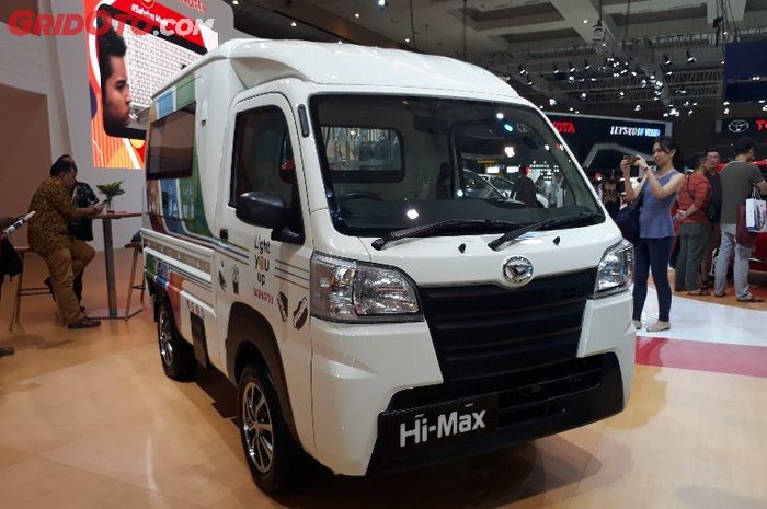 Daihatsu Hi-Max yang dimodifikasi jadi kafe berjalan.