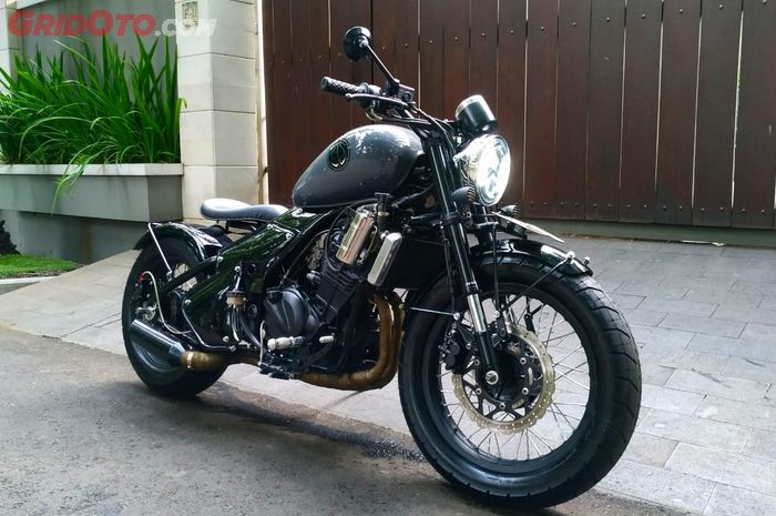 Kawasaki Ninja 250 tampil bobber ala Triumph Bonneville Bobber.