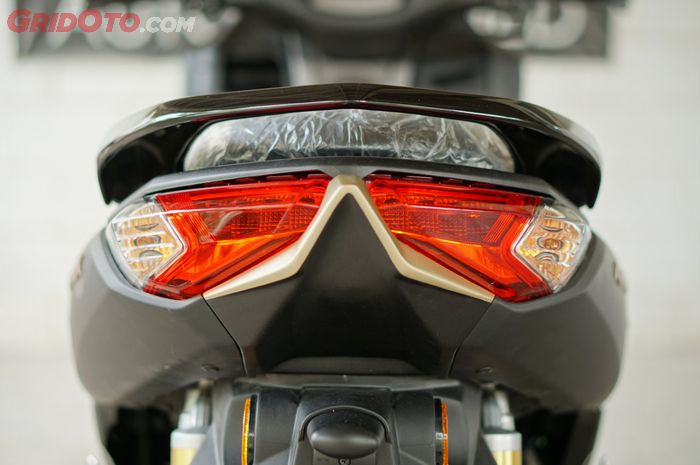 Ducktail custom untuk Yamaha All New NMAX 155, bikin buritan makin kece.