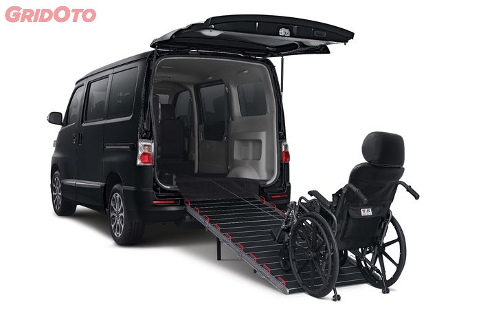 Daihatsu Luxio Sloper bisa angkut kursi roda ke kabin