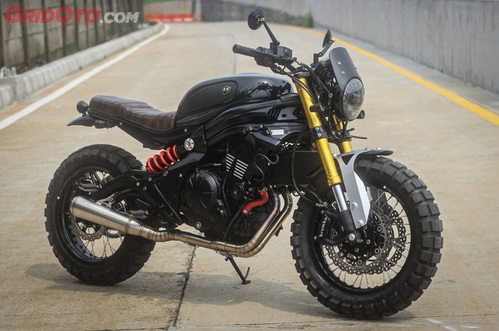 Modifikasi Kawasaki ER-6N berkonsep European Scrambler dari Brilliant Custom Motorcycles.