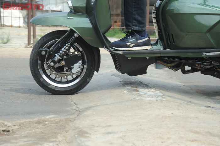 Ilustrasi motor bekas melewati polisi tidur