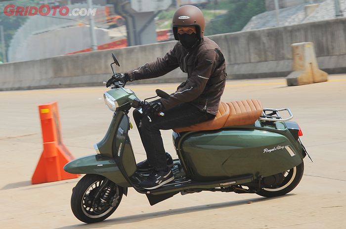 Handling dan riding position Royal Alloy GP200S, ternyata asyik juga..