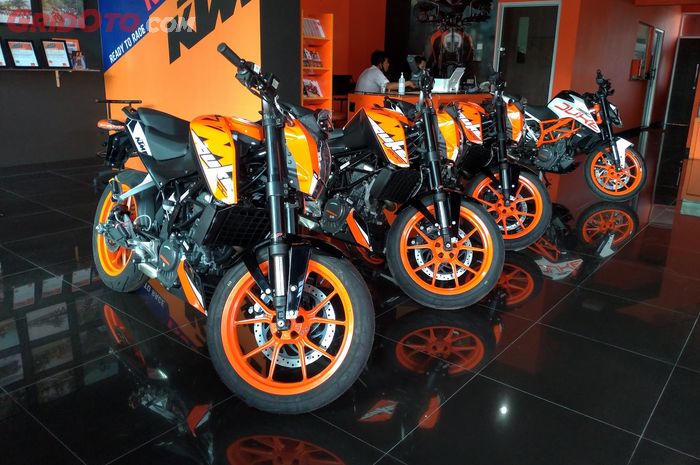 Mau nyicil sport naked anti-mainstream KTM Duke 200? Ini simulasi kreditnya, angsuran termurah Rp 1,4 jutaan aja!