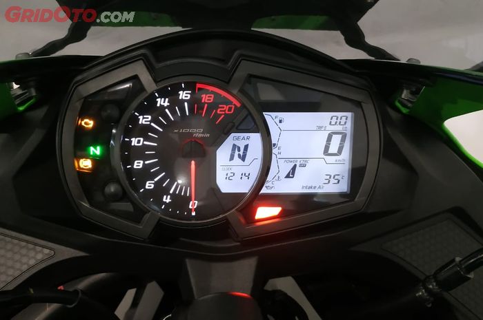 Tampilan panel instrumen Kawasaki Ninja ZX-25R