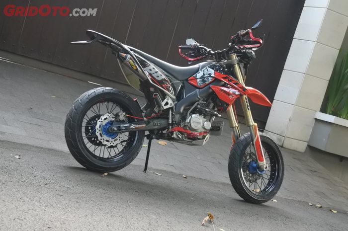 Kawasaki KLX 150 modal segini jadi supermoto bertabur part kompetitor.