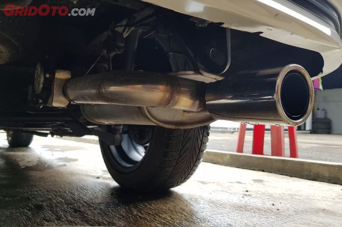 Knalpot Racing dengan Valvetronic Garapan Dual Tone Exhaust Dipasang di Daihatsu Sigra