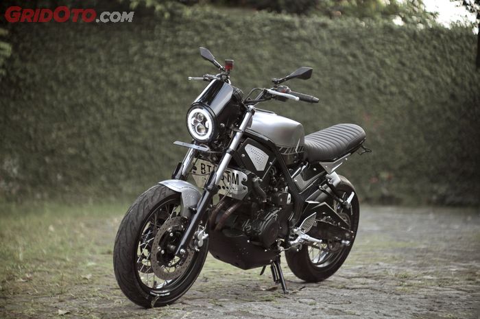 Modifikasi Yamaha MT-25 bertampang street tracker, simpel namun tetap detail.