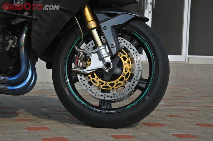 Kawasaki Ninja H2 ini pakai Brembo GP4-RX di kaliper rem depannya.