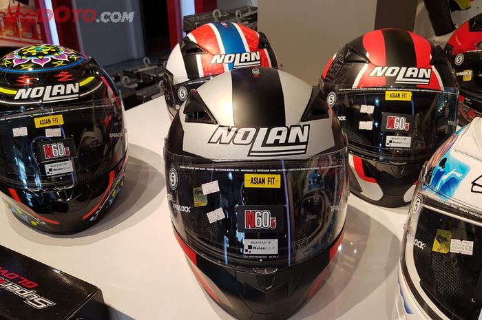 Helm impor merek Nolan dengan label Asian Fit