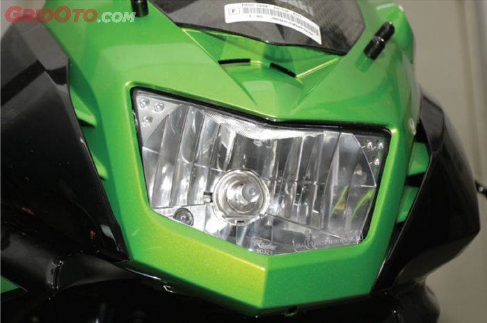 Ilustrasi lampu depan Kawasaki Ninja 150 RR