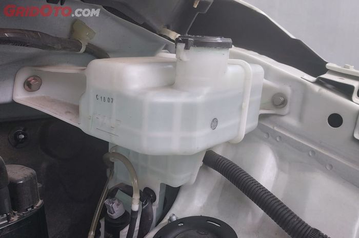 Ilustrasi tabung air wiper